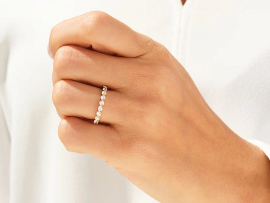 0.55ct Floating Diamond Wedding Band in 9k Gold